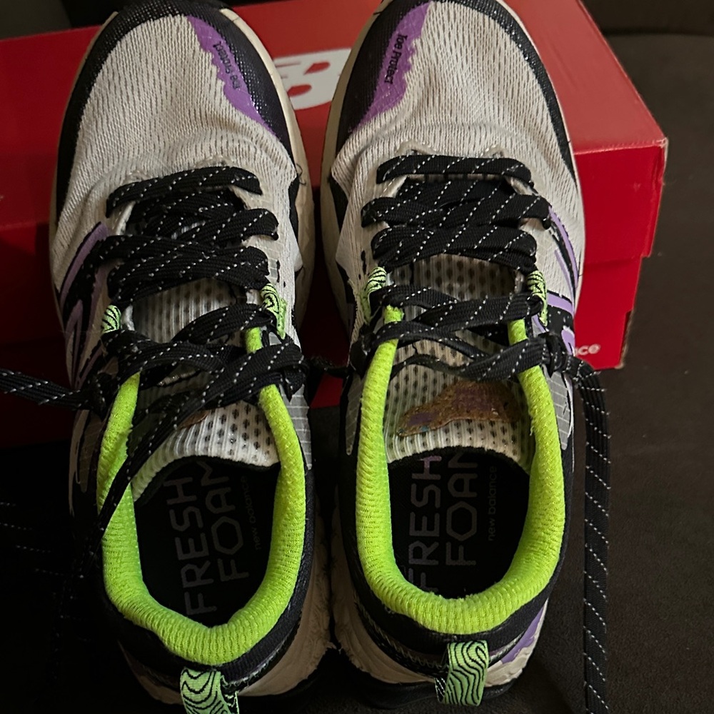 New Balance Women's Fresh Foam X Hierro V7 GTX Trail Running Shoe 6.5 D - Picture 4 of 5